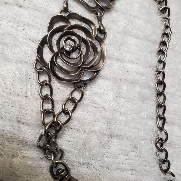 Beautiful Pewter Rose Link Belt - Picture 2 of 3